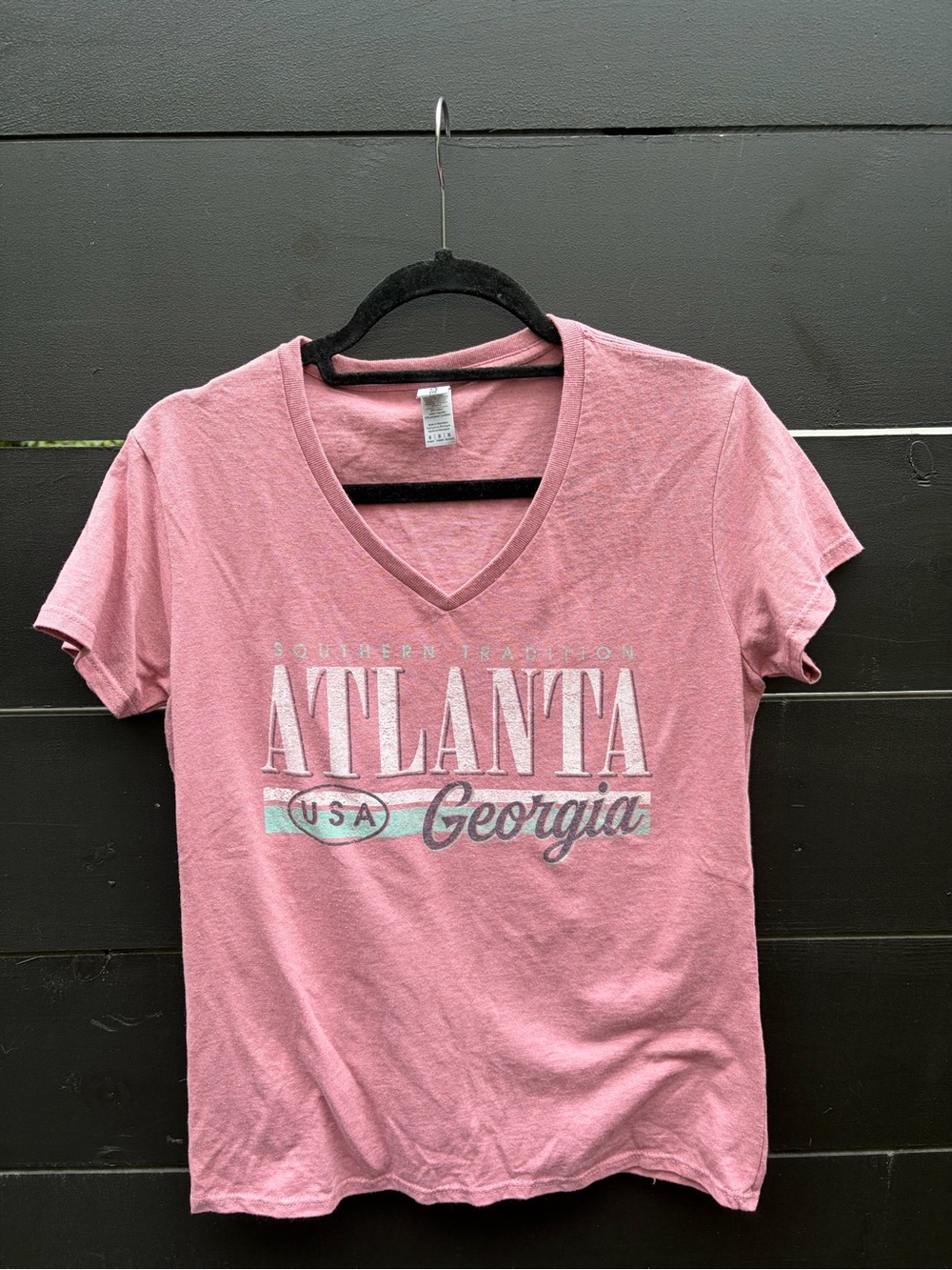 Gildan Atlanta Georgia Pink Graphic V-Neck T-Shirt Size M